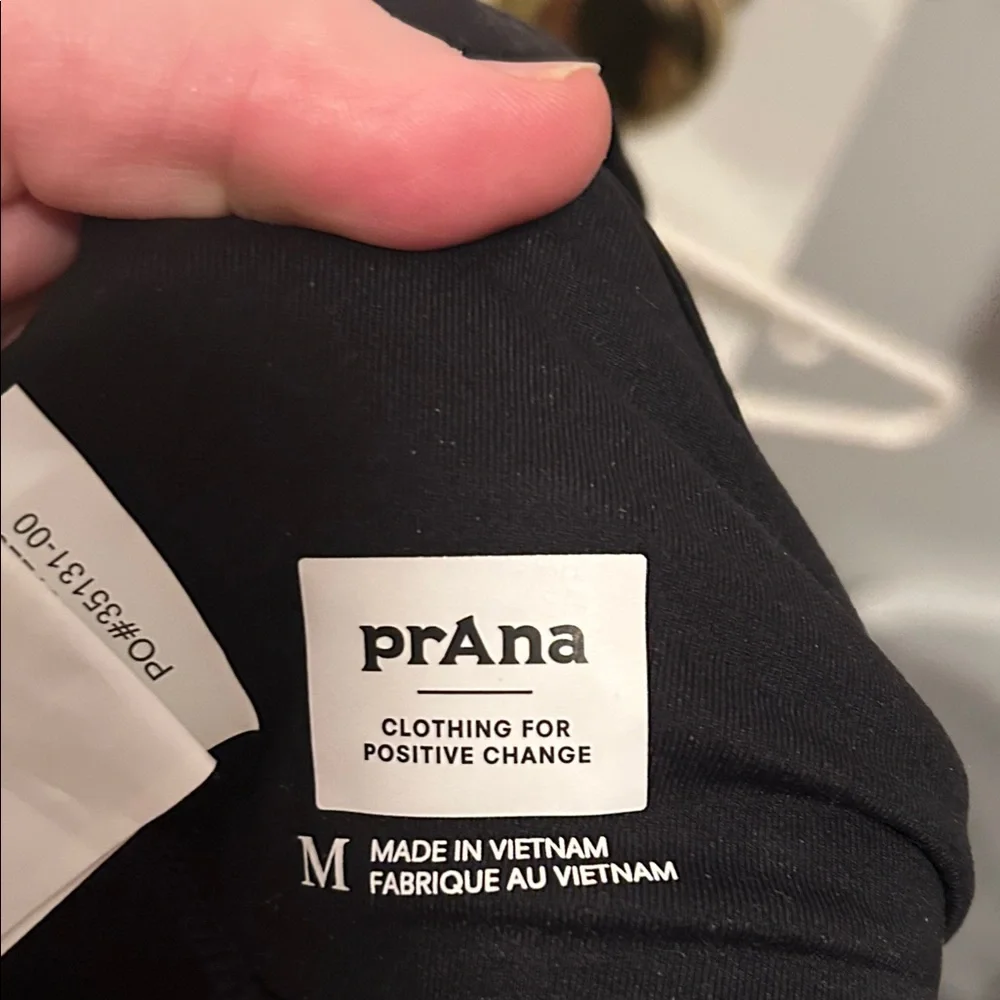 Prana Chakara Black Sports Bra NWT MEDIUM - Picture 5 of 7